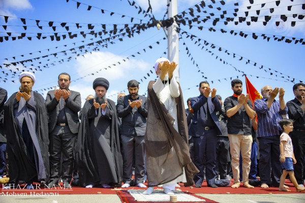 اقامه نماز ظهر عاشورا در امامزاده یحیی(ع) ساری