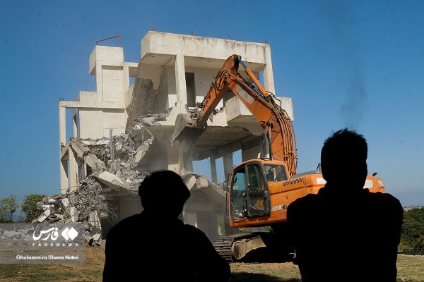 تخریب ساختمان غیرمجاز در روستای گرداب عباس آباد