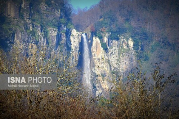 طبیعت پاییزی آبشار “لاتون” بلندترین آبشار ایران در استان گیلان