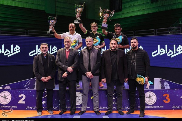 رقابت‌های کشتی آزاد قهرمانی کشور با پیروزی تیم مازندران