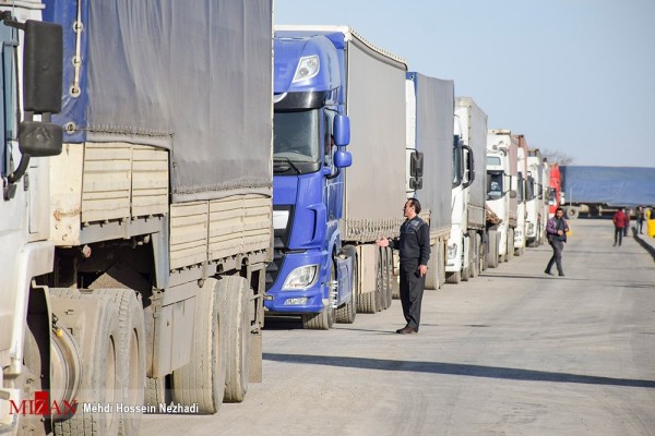 ترافیک کامیون‌های صادراتی در مرز زمینی آستارا