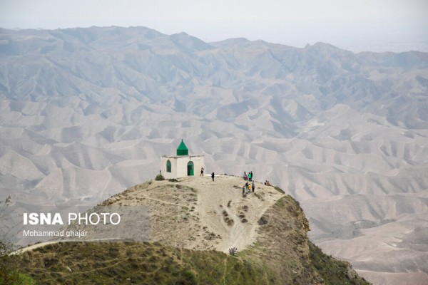 آرامگاه “خالد نبی” بر فراز قله کوه “گوگجه داغ” در استان گلستان