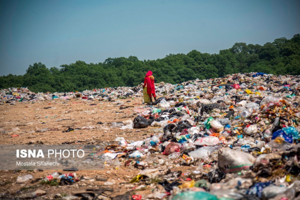 دپوی زباله در جنگل‌های روستای زرندین شهرستان نکا