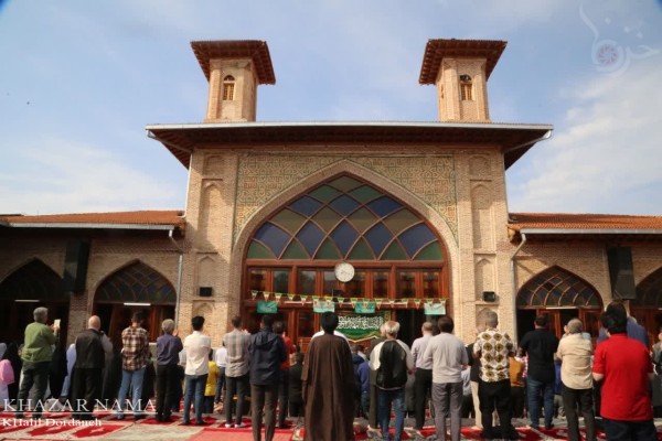 نمازهای عید فطر در مسجد جامع ساری