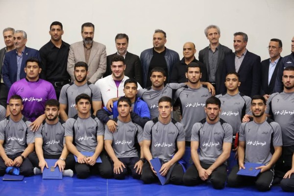 دیدار استاندار مازندران با اعضای تیم ملی کشتی جوانان در ایزدشهر