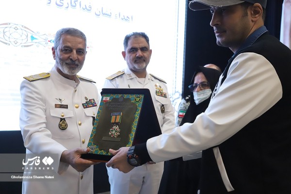 اهدای نشان فداکاری به خانواده شهدای ارتش در نوشهر