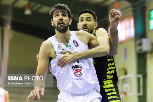 پیروزی تیم بسکتبال کاله مازندران مقابل ذوب آهن در لیگ برتر