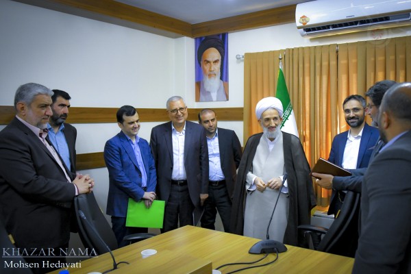 دیدار شهردار و اعضای شورای شهر ساری با آیت الله محمدی لائینی