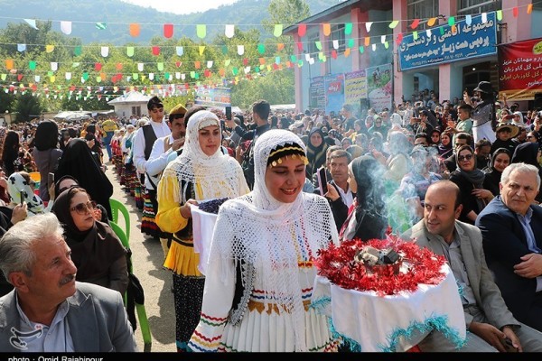 جشنواره ملی گل گاو زبان در روستای زیاز اشکور رحیم آباد گیلان