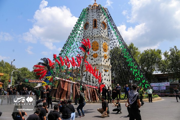 علم‌گردانی تاسوعای حسینی در خیابان های ساری