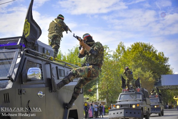 مراسم رژه نیروهای مسلح مازندران در ساری به مناسبت هفته دفاع مقدس
