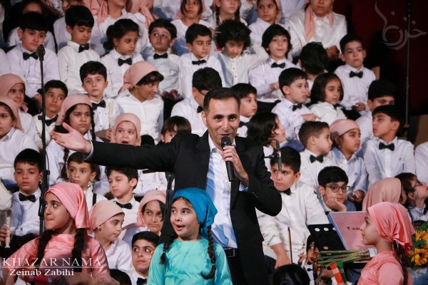 اجرای ارکستر بزرگ و گروه کٌر کودک و نوجوان نوای پارس در ساری