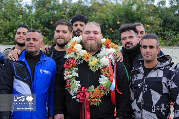 استقبال از “علیرضا یوسفی” قهرمان وزنه برداری جوانان جهان در قائم شهر
