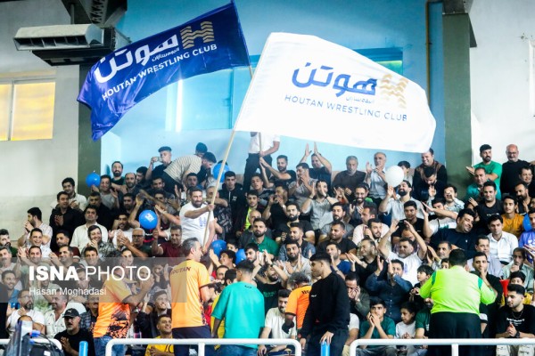 پیروزی تیم کشتی انبوه‌سازان هوتن مقابل پاس تهران