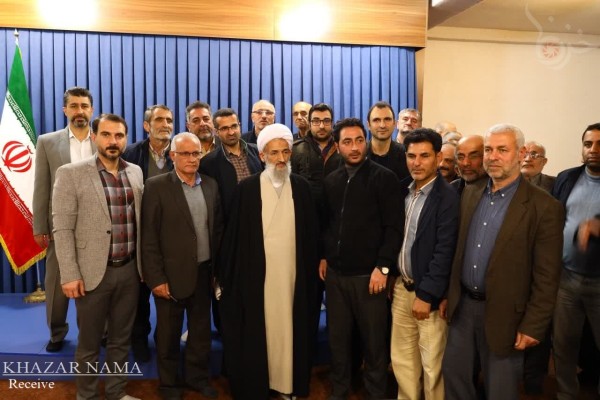 دیدار نمایندگان تشکلات کارگری و بازنشستگی مازندران با آیت الله لائینی