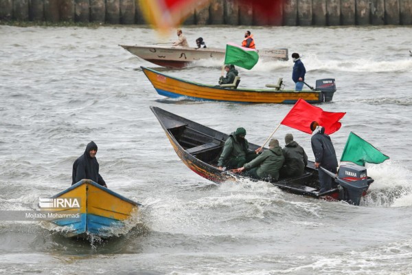 رژه شناورهای دریایی به مناسبت آغاز دهه فجر در بندرانزلی
