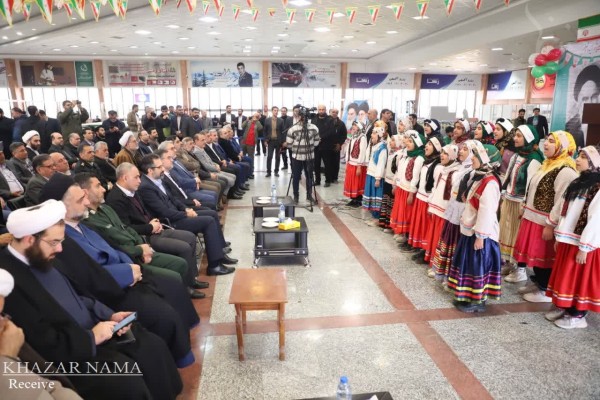 جشن ورود نمادین امام(ره) به کشور در فرودگاه شهدای ساری