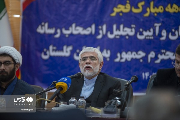 نشست خبری استاندار گلستان به مناسبت دهه فجر