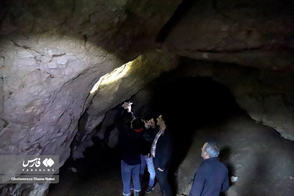 غار دانیال در بخش سلمانشهر شهرستان عباس‌آباد 