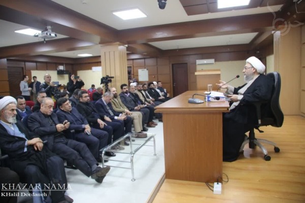 نشست اصحاب رسانه مازندران با آیت الله لاریجانی کاندید مجلس خبرگان