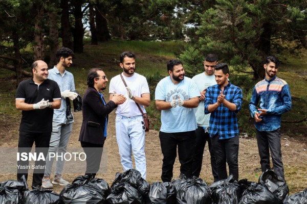 جمع آوری زباله های محله طالب آباد بندر انزلی در آستانه روز زمین پاک