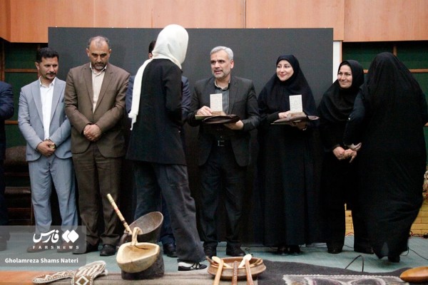 تجلیل از پیشکسوتان و هنرمندان صنایع دستی غرب مازندران در نوشهر