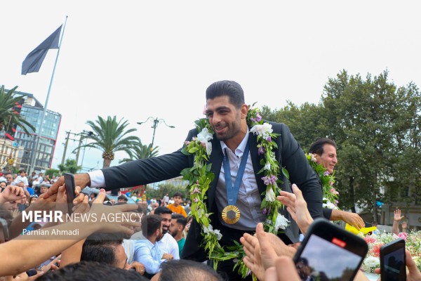 استقبال از “محمد هادی ساروی” قهرمان کشتی فرنگی المپیک در آمل