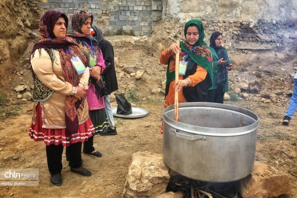 سومین جشنواره هلی ترشی در روستای بالاده شهرستان ساری