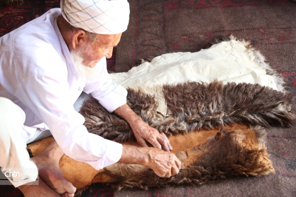 پوستین دوزی در روستای قره ماخر گنبد کاووس استان گلستان