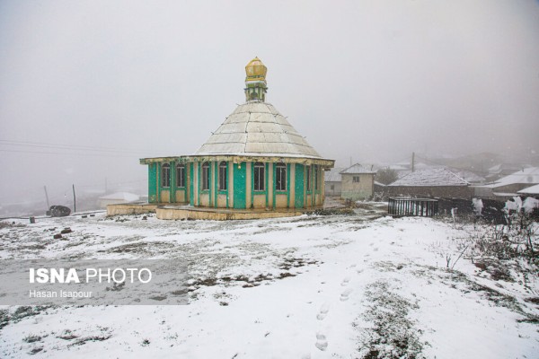 برف پاییزی در روستای اسپرز امامزاده حسن سوادکوه 