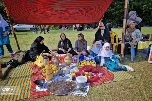 سومین جشنواره زرد کیجا در روستای اوسای میاندورود