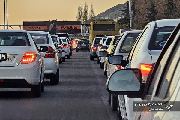 مسافران در ترافیک جاده چالوس