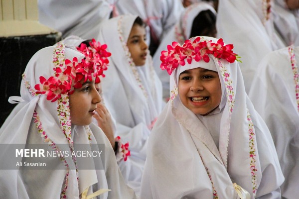 جشن تکلیف دانش‌آموزان دختر در آستارا