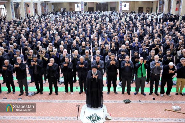 نماز ظهر عاشورا در مصلای وحدت گرگان