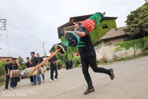 آیین علم گردانی در روستای باریک آبسر در بخش مرکزی ساری
