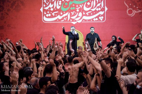 روز آخر مراسم روضه دربیت شهیدان عبوری بامداحی کریمی و بنی فاطمه