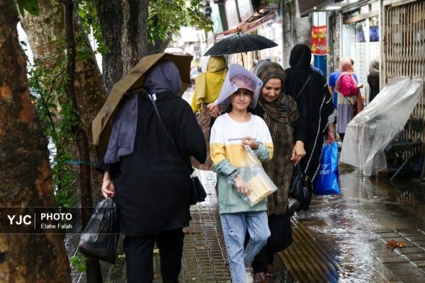 بدرقه تابستان با بارش باران در رشت
