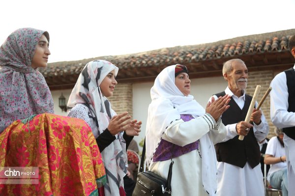 جشن وحدت ونمایشگاه صنایع‌دستی در مدرسه تاریخی تقوی گرگان