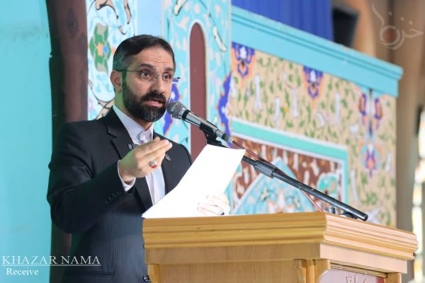 نماز جمعه ساری به امامت آیت الله لائینی با سخنرانی شهردار مرکز استان