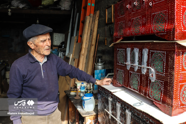 “رضا صندوق‌ساز ” آخرین سازنده صندوق بولاکی در رشت