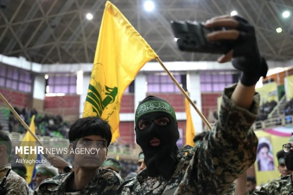 اجتماع بسیجیان در سالن ورزشی شهدای رشت