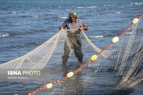 صید ماهی به روش پره در ساحل گهرباران میاندورود