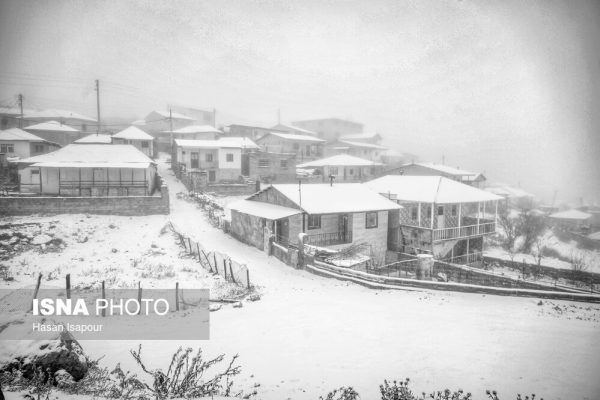 بارش برف پاییزی روستاهای کوهستانی سوادکوه