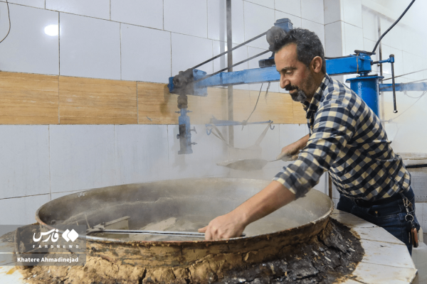 تولید شکر قهوه‌ای از نیشکر در شلمانِ گیلان