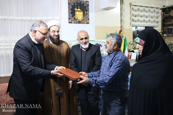 دیدار شهردار تهران با خانواده شهدای مدافع حرم ساری