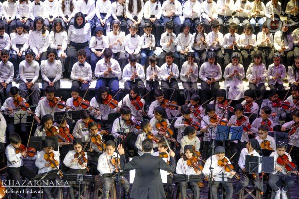 ارکستر بزرگ و گروه کر کودکان و نوجوانان نوای پارس در ساری