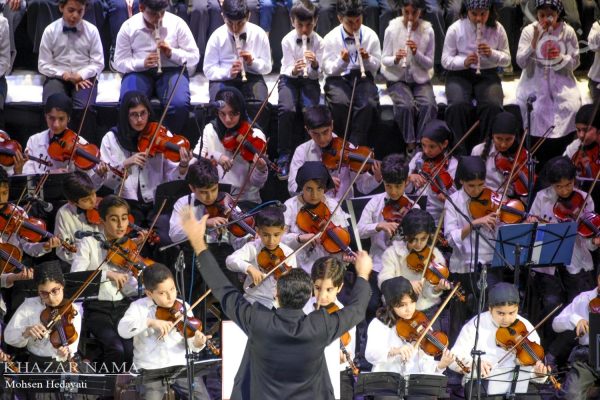 ارکستر بزرگ و گروه کر کودکان و نوجوانان نوای پارس در ساری