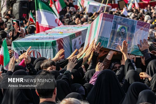 تشییع پیکر ۷ شهید مدافع امنیت در رشت