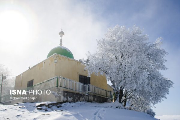 بارش برف در آرامگاه “خالد نبی” شهرستان گنبد کاووس