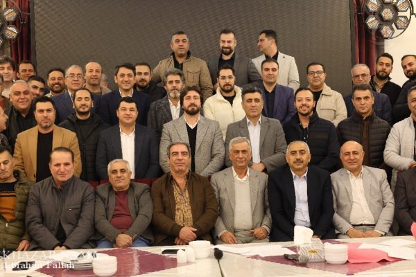 بررسی چالش‌های اقتصادی و نوسانات بازار در نشست انبوه‌سازان منطقه یک ساری